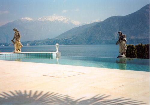 Lake Como Views vista da piscina